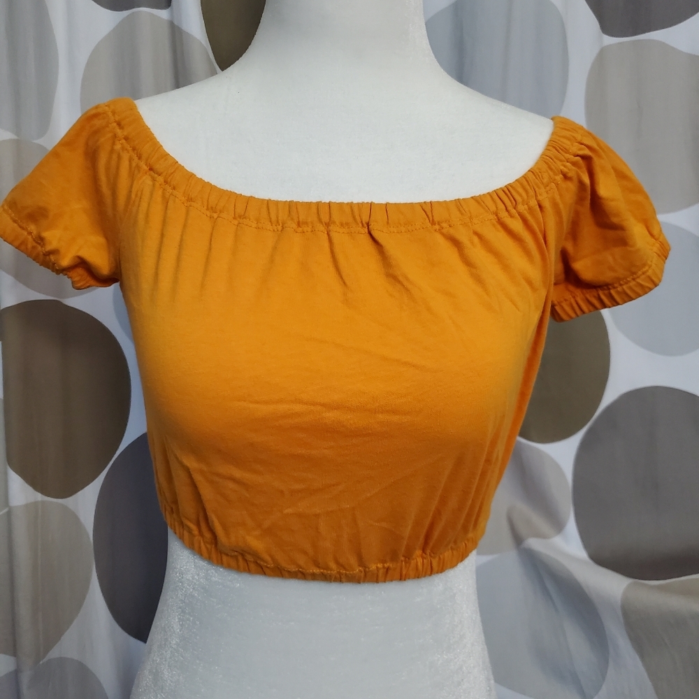 Free w/ purchase Wilfred Off/On Shoulder Crop Top